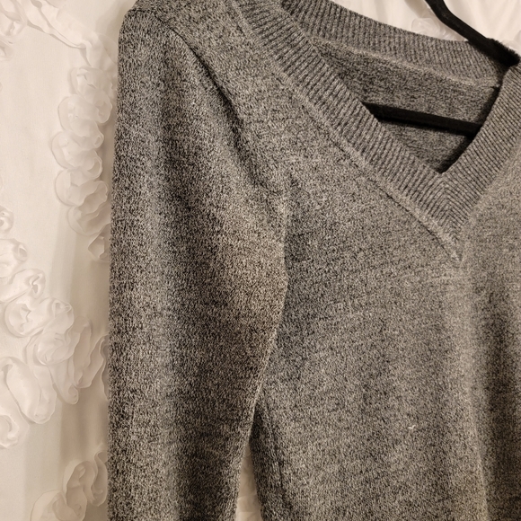V- neck sweater - Picture 6 of 6